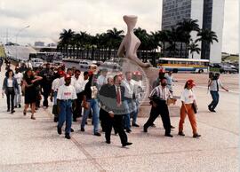 Audiência do MST (Brasília-DF, abr. 1997) [fotografia] / Fotógrafo(a) : Arquivo MST. -- Ref.: BR-SPMST_MST-SN-CIN_AMP_000637-003623-ARV.