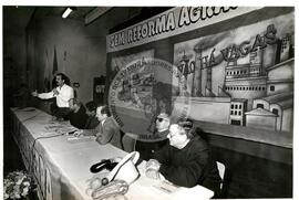 Vígiila pela Reforma Agrária no Sindicato dos Metalúrgicos (São Bernardo do Campo-SP, 25 abr. 1992) [fotografia] / Fotógrafo(a) : Douglas Mansur. -- Ref.: BR-SPMST_MST-SN-CIN_AMP_000383-002035-AMT.