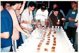 Comemoração da aprovação do Curso Normal do ITERRA (Rio Grande do Sul, ago. 2001) [fotografia] / Fotógrafo(a) : Leticia Barqueta. -- Ref.: BR-SPMST_MST-SN-CIN_AMP_000882-006173-EDU.