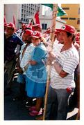 Mobilização no 1º de Maio (São Paulo (Estado), 01 mai. 1999) [fotografia] / Fotógrafo(a) : Douglas Mansur. -- Ref.: BR-SPMST_MST-SN-CIN_AMP_000394-002174-AMT.