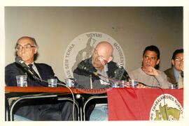 Espaço Urbano de Cinema [com presença de] José Saramago (São Paulo (Estado), 12 abr. 1997) [fotografia] / Fotógrafo(a) : Douglas Mansur ; Francisca P. Montejo. -- Ref.: BR-SPMST_MST-SN-CIN_AMP_001602-012201-PER.