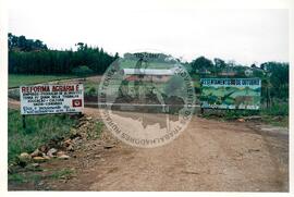Assentamento "30 de outubro" do MST (Santa Catarina, [sem data]) [fotografia] / Fotógrafo(a) : Douglas Mansur. -- Ref.: BR-SPMST_MST-SN-CIN_AMP_000199-001431-ASS.