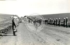 Protesto contra a violência da PM na "Fazenda Annoni" (Rio Grande do Sul, 02 out. 1986) [fotografia] / Fotógrafo(a) : Karine Emerich. -- Ref.: BR-SPMST_MST-SN-CIN_AMP_000452-002627-AMT.