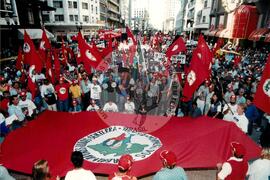 Ato do MST (Curitiba-PR, 16 out. 1991) [fotografia] / Fotógrafo(a) : Zumbi. -- Ref.: BR-SPMST_MST-SN-CIN_AMP_000428-002517-AMT.