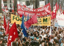 Manifestação pró Impechment - UNE E CUT (São Paulo (Estado), 25 ago. 1992) [fotografia] / Fotógrafo(a) : Juan Pezzeto. -- Ref.: BR-SPMST_MST-SN-CIN_AMP_000384-002061-AMT.