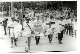 Chegada da Marcha Nacional à Brasília (Brasília-DF, fev. 1997) [fotografia] / Fotógrafo(a) : Douglas Mansur ; Paulo P. Lima. -- Ref.: BR-SPMST_MST-SN-CIN_AMP_001397-011074-MAC.