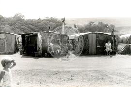 Assentamento "Rincão do Avaí" do MST (Rio Grande do Sul, [sem data]) [fotografia] / Fotógrafo(a) : Douglas Mansur. -- Ref.: BR-SPMST_MST-SN-CIN_AMP_000187-001327-ASS.