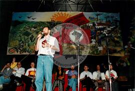 João Pedro Stédile (Brasil, [sem data]) [fotografia] / Fotógrafo(a) : Arquivo MST ; Cácia Cortez ; Débora Lerrer ; Douglas Mansur ; João Zinclar ; Luciney Martins ; Michelle Camafaldo. -- Ref.: BR-SPMST_MST-SN-CIN_AMP_001263-010581-LID.