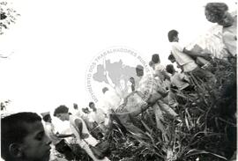 Grupo Projeto Liberdade-Despejo Fazenda Pandeny (São Paulo (Estado), [sem data]) [fotografia] / Fotógrafo(a) : Douglas Mansur. -- Ref.: BR-SPMST_MST-SN-CIN_AMP_001791-012960-VPP.