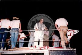Manifestação na Praça da Sé (São Paulo-SP, [sem data]) [fotografia] / Fotógrafo(a) : Douglas Mansur ; Debora Lerrer. -- Ref.: BR-SPMST_MST-SN-CIN_AMP_000411-002461-AMT.