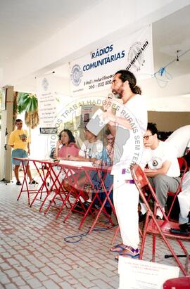 Encontro de Rádios Livres e Comunitárias, 1o (Recife-PE, 1997) [fotografia] / Fotógrafo(a) : Montse Poblet. -- Ref.: BR-SPMST_MST-SN-CIN_AMP_000688-003857-ARV.