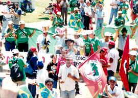 Chegada da Marcha Popular à Brasília (Brasília-DF, 07 out. 1999) [fotografia] / Fotógrafo(a) : Douglas Mansur. -- Ref.: BR-SPMST_MST-SN-CIN_AMP_001399-011149-MAC.