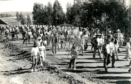 Protesto contra a violência da PM na "Fazenda Annoni" (Rio Grande do Sul, 02 out. 1986) [fotografia] / Fotógrafo(a) : Karine Emerich. -- Ref.: BR-SPMST_MST-SN-CIN_AMP_000452-002625-AMT.