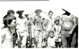 Concentração do acampamento do MST [sem identificação] (Quilombo-SC, abr. 1988) [fotografia] / Fotógrafo(a) : Arquivo MST. -- Ref.: BR-SPMST_MST-SN-CIN_AMP_000104-000735-ACP.