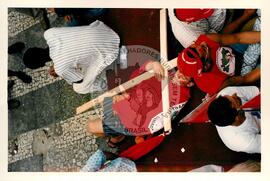 Mobilização (São Paulo-SP, 17 abr. 1988) [fotografia] / Fotógrafo(a) : Douglas Mansur. -- Ref.: BR-SPMST_MST-SN-CIN_AMP_000373-001870-AMT.