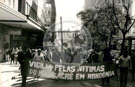 Vigília contra o Massacre de Columbiara (Porto Alegre-RS, ago. 1995) [fotografia] / Fotógrafo(a) : [sem autoria]. -- Ref.: BR-SPMST_MST-SN-CIN_AMP_000470-002740-AMT.