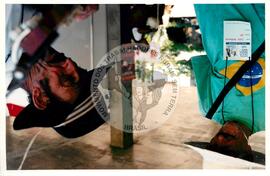 Semana Nacional de Cultura Brasileira e Reforma Agrária (Rio de Janeiro-RJ, 18 mar. 2002) [fotografia] / Fotógrafo(a) : João Laet. -- Ref.: BR-SPMST_MST-SN-CIN_AMP_001810-013059-NDT.