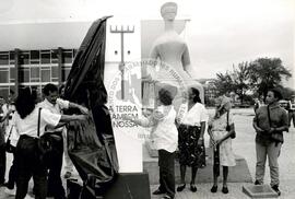 Monumento Eldorado dos Carajás na Praça Três Poderes (Brasília-DF, [sem data]) [fotografia] / Fotógrafo(a) : Francisca Montejo. -- Ref.: BR-SPMST_MST-SN-CIN_AMP_000591-003412-AMT.