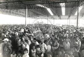 Concentração de 12 mil lavradores pela Reforma Agrária (Registro-SP, 25 ago. 1985) [fotografia] / Fotógrafo(a) : Regina Vilela. -- Ref.: BR-SPMST_MST-SN-CIN_AMP_000361-001740-AMT.