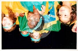 Semana Nacional de Cultura Brasileira e Reforma Agrária (Rio de Janeiro-RJ, 18 mar. 2002) [fotografia] / Fotógrafo(a) : João Laet. -- Ref.: BR-SPMST_MST-SN-CIN_AMP_001818-013470-NDT.