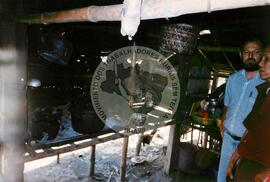 Viagem de Joelson, Ênio e João Pedro (Ásia, 1996) [fotografia] / Fotógrafo(a) : [sem autoria]. -- Ref.: BR-SPMST_MST-SN-CIN_AMP_001138-009511-RIT.