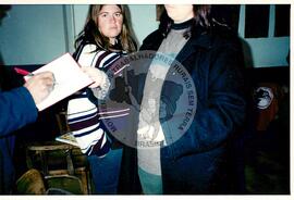 Oficina de Rádio no assentamento "Conquista da Fronteira" do MST (Hulha Negra-RS, jun. 2001) [fotografia] / Fotógrafo(a) : Leticia Barqueta. -- Ref.: BR-SPMST_MST-SN-CIN_AMP_000691-003889-ARV.