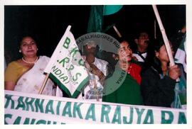 Conferência Internacional da Via Campesina, 4a (Itaci-SP, 14 jul. 2004) [fotografia] / Fotógrafo(a) : Douglas Mansur. -- Ref.: BR-SPMST_MST-SN-CIN_AMP_001164-010196-RIT.