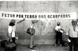 Jejum por Terra e Justiça (Distrito Federal (Brasil), 07 jul. 1986) [fotografia] / Fotógrafo(a) : Eduardo Tavares. -- Ref.: BR-SPMST_MST-SN-CIN_AMP_000566-003177-AMT.