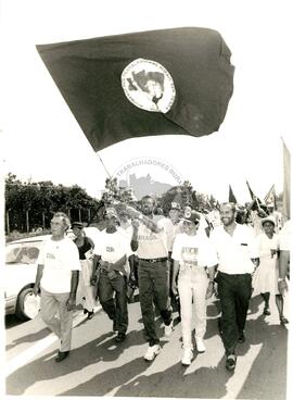 Manifestação (São Paulo-SP, [sem data]) [fotografia] / Fotógrafo(a) : Douglas Mansur. -- Ref.: BR-SPMST_MST-SN-CIN_AMP_000409-002351-AMT.