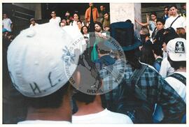 Manifestação contra a ALCA e o Imperialismo (São Paulo (Estado), jul. 2001) [fotografia] / Fotógrafo(a) : Leticia Barqueta. -- Ref.: BR-SPMST_MST-SN-CIN_AMP_000397-002220-AMT.