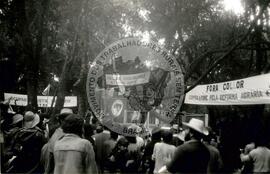 Acampamento do MST [sem identificação] (São Miguel das Missões-RS, jul. 1992) [fotografia] / Fotógrafo(a) : Debora Lerrer ; Claudemir. -- Ref.: BR-SPMST_MST-SN-CIN_AMP_000088-000701-ACP.