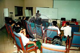Márcia e Rosana em Encontro de Sistematização de Epxeriências (Nicarágua, 22 jun. 2002) [fotografia] / Fotógrafo(a) : Arquivo MST. -- Ref.: BR-SPMST_MST-SN-CIN_AMP_001053-008538-RIT.