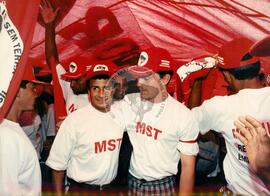 Chegada da Marcha Naciona à Brasília (Brasília-DF, 17 abr. 1997) [fotografia] / Fotógrafo(a) : Douglas Mansur. -- Ref.: BR-SPMST_MST-SN-CIN_AMP_001398-011084-MAC.