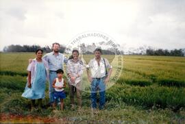 Viagem de Joelson, Ênio e João Pedro (Ásia, 1996) [fotografia] / Fotógrafo(a) : [sem autoria]. -- Ref.: BR-SPMST_MST-SN-CIN_AMP_001138-009493-RIT.