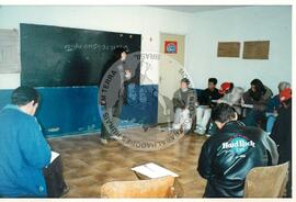 Oficina de Rádio no assentamento "Conquista da Fronteira" do MST (Hulha Negra-RS, jun. 2001) [fotografia] / Fotógrafo(a) : Leticia Barqueta. -- Ref.: BR-SPMST_MST-SN-CIN_AMP_000691-003884-ARV.