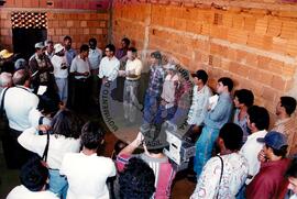 Visita do presidente do INCRA no assentamento "Sumaré" do MST (São Paulo (Estado), 23 out. 1995) [fotografia] / Fotógrafo(a) : Douglas Mansur. -- Ref.: BR-SPMST_MST-SN-CIN_AMP_000669-003759-ARV.