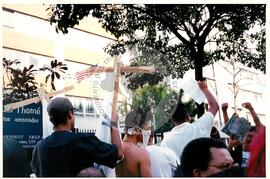 Manifestação contra a ALCA e o Imperialismo (São Paulo (Estado), jul. 2001) [fotografia] / Fotógrafo(a) : Leticia Barqueta. -- Ref.: BR-SPMST_MST-SN-CIN_AMP_000397-002228-AMT.