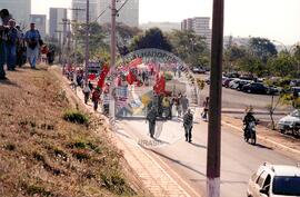 Entrega do resultado do plesbicito da ALCA atividades nacionais conjuntas (Distrito Federal (Brasil), 16 set. 2001) [fotografia] / Fotógrafo(a) : Gildo Aguiar. -- Ref.: BR-SPMST_MST-SN-CIN_AMP_000586-003325-AMT.