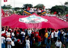 Chegada da Marcha Naciona à Brasília (Brasília-DF, 17 abr. 1997) [fotografia] / Fotógrafo(a) : Douglas Mansur. -- Ref.: BR-SPMST_MST-SN-CIN_AMP_001398-011080-MAC.