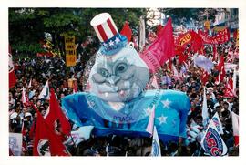 Manifestação no 1º de Maio na Praça da Sé (São Paulo-SP, 01 mai. 2000) [fotografia] / Fotógrafo(a) : Alderon Pereira Costa. -- Ref.: BR-SPMST_MST-SN-CIN_AMP_000396-002215-AMT.