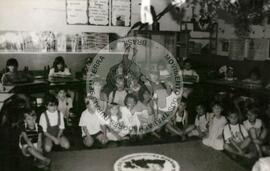 Escola em assentamento (Santa Catarina, 1997) [fotografia] / Fotógrafo(a) : Arquivo MST. -- Ref.: BR-SPMST_MST-SN-CIN_AMP_000887-006235-EDU.