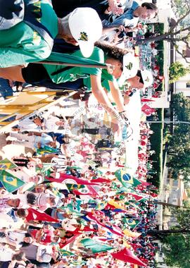 Chegada da Marcha Popular à Brasília (Brasília-DF, 07 out. 1999) [fotografia] / Fotógrafo(a) : Douglas Mansur. -- Ref.: BR-SPMST_MST-SN-CIN_AMP_001396-011002-MAC.