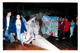 Encontro de Jovens do MST, na Ucicamp, 1o (Campinas-SP, 02 jul. 1999) [fotografia] / Fotógrafo(a) : Douglas Mansur. -- Ref.: BR-SPMST_MST-SN-CIN_AMP_000897-006317-ENJ.