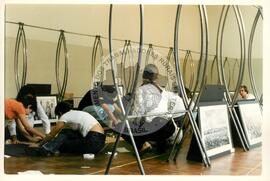 Lançamento da Exposição "Terra" (São Paulo (Estado), 10 abr. 1997) [fotografia] / Fotógrafo(a) : Douglas Mansur. -- Ref.: BR-SPMST_MST-SN-CIN_AMP_001030-008162-ELF.