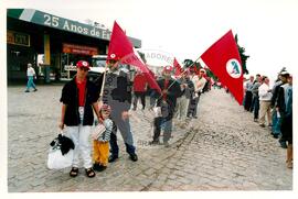 Inauguração do Monumento em homenagem a Antônio Tavares Pereira (Curitiba-PR, 01 mai. 2001) [fotografia] / Fotógrafo(a) : Douglas Mansur. -- Ref.: BR-SPMST_MST-SN-CIN_AMP_001027-008083-ELF.