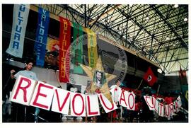 Encontro de Jovens do MST, na Ucicamp, 3o (Campinas-SP, 14 fev. 2001) [fotografia] / Fotógrafo(a) : Douglas Mansur. -- Ref.: BR-SPMST_MST-SN-CIN_AMP_000908-007030-ENJ.