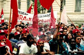 Manifestação (São Paulo-SP, [sem data]) [fotografia] / Fotógrafo(a) : Arquivo MST. -- Ref.: BR-SPMST_MST-SN-CIN_AMP_000410-002366-AMT.