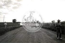 Caminhada pala Reforma Agrária (Presidente Prudente-SP, 24 jul. 1993) [fotografia] / Fotógrafo(a) : Ademir Castelani ; Bernardo Fernandes ; Fabiana Ferrarini. -- Ref.: BR-SPMST_MST-SN-CIN_AMP_001422-011478-MAC.