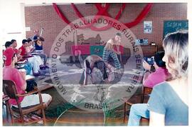 Plenária no Encontro Nacional de Militantes da Comunicação (Ribeirão Preto-SP, 02 dez. 2002) [fotografia] / Fotógrafo(a) : Leticia Barqueta. -- Ref.: BR-SPMST_MST-SN-CIN_AMP_000953-007560-ENC.