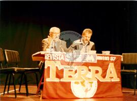 Lançamento da Revista Sem Terra (São Paulo (Estado), 03 jul. 1997) [fotografia] / Fotógrafo(a) : Francisca P. Montejo ; Saulo Pompermayer ; Douglas Mansur ; . -- Ref.: BR-SPMST_MST-SN-CIN_AMP_000692-003898-ARV.